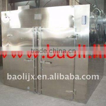 Vacuum tray dryer