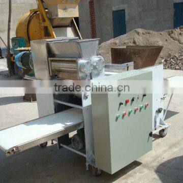 Cheese forming and cutting machine