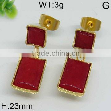 Noble ruby color stone earring in gold color