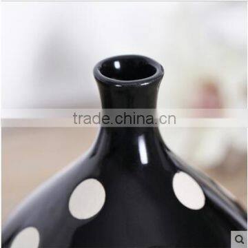 Factory Cheap Black and White Ceramic Small Modern Vase for Home Decor photo-5