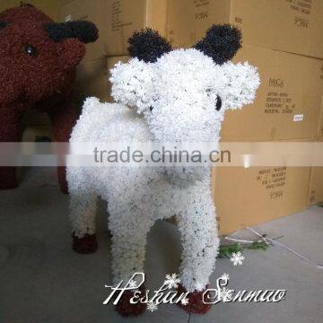 customize design artificial topiary frame animal artificial plastic sheep animal sculpture for theme park decoration