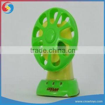 SL1500160 Green Wind Up Fans Toy