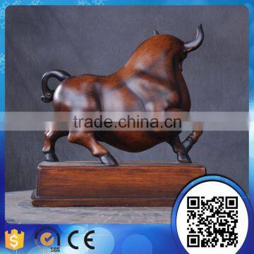 Wholesale office table decoration animal craft resin cow sulpture