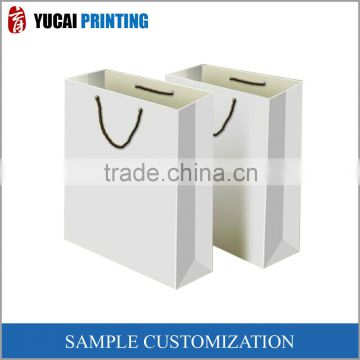 The white paper board gift paper shopping bag