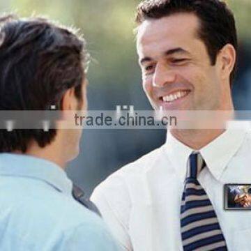 CE RoHS FCC Approved 3.0 Inch Wear Photo Badge, Picture Player, Magnetic Pic Displayer photo-4