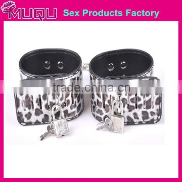 New sex toys adult sex play products sex game products sex handcuffs in bedroom