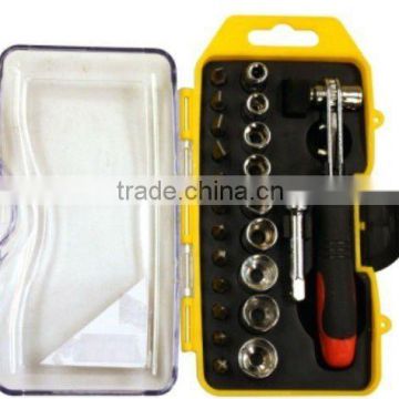 23 piece offset ratchet handle, bit and socket set