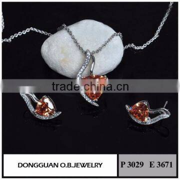 2015 New arrival fashion dubai gold jewelry set with triangle zirconia