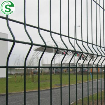 Green 50mm x 200mm mesh fencing and mesh barriers