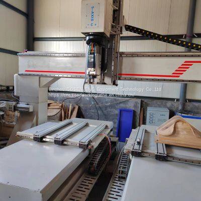 Multifunctional CNC Woodworking Machining Center photo-2