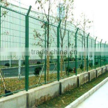 wire mesh fence