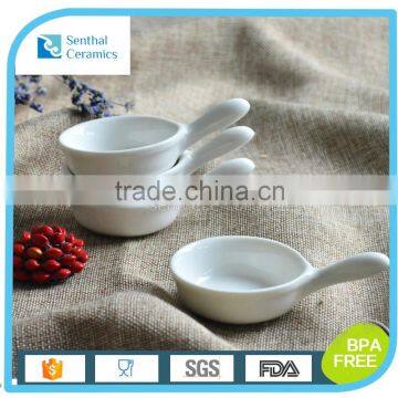 2016 new products fashion ceramic sauce plate with handle