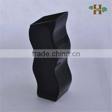 S-shaped Wave Square Tilted Glass Vase