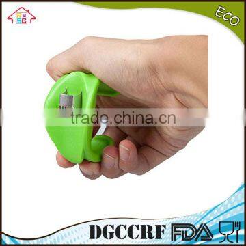 NBRSC Over 10 Years Experience Plastic Easy and Convenient Kitchen Tools Mini Handhold Corn Stripper photo-3