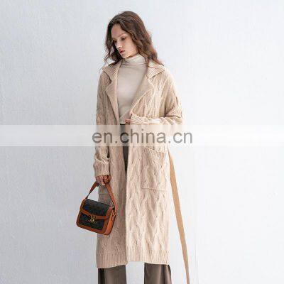 Женский длинный шерстяно-кашемирный кардиган с толстыми воротниками, выполненный в технике вязки на длинных спицах, с поясом photo-3