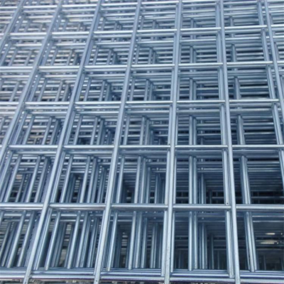 Galvanized Iron Wire Mesh Roll With Square Hole Design for Chicken Cage Construction