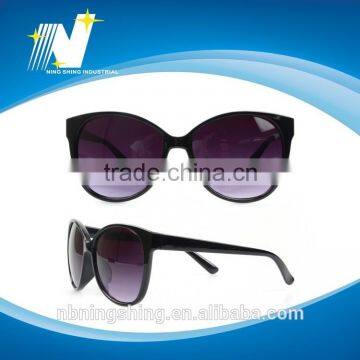 2015 Fashionable Custom Women Wholesale Sunglasses photo-2
