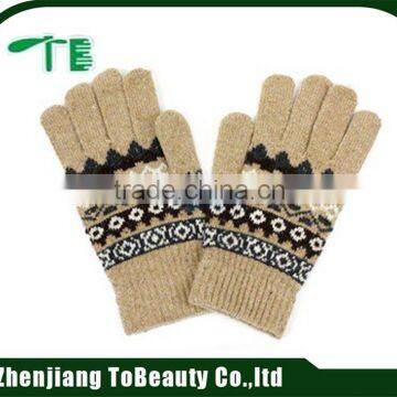 Girls Red Jacquard Knitted Gloves