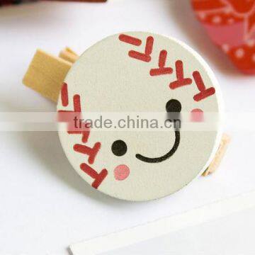 China hot selling new products pegs graphic design clips wooden clothespins decorative wood wall bracket