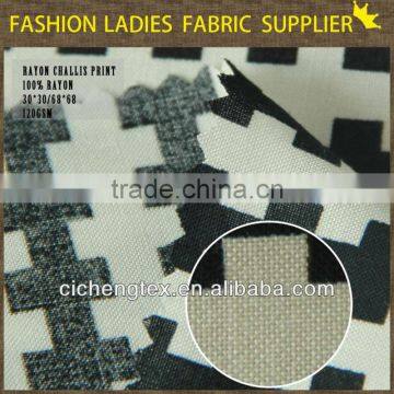 Hot Sales Print Pattern for Ladies Wear Reactive Print on 100% Printed Spun Rayon Fabric photo-3