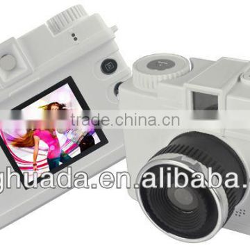 fashion gift 3 mega pixels digital camera 1.8 inch build in battery support SD card max to 32 GB USB2.0