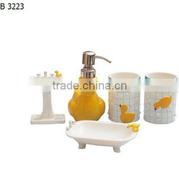 yellow duck 5pcs ceramic accessories bathroom sets for hotel