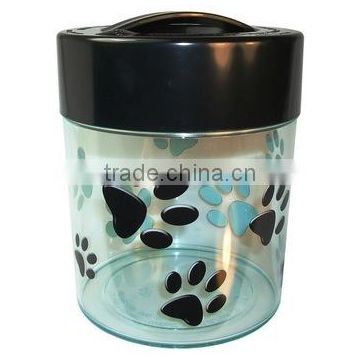 Plastic pet food container with lid