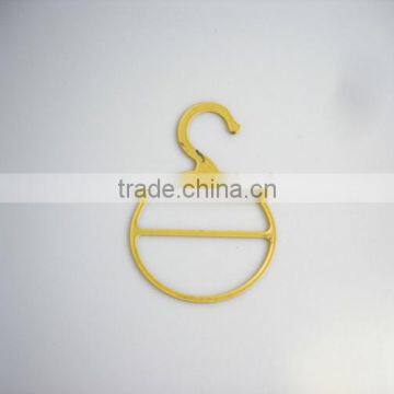 LM381 plastic scarf hangers