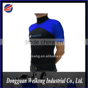 MEN SPORTSWEAR POLYESTER AND NYLON SHORT SLEEVE RASH GUARD COMPRESSION SHIRT