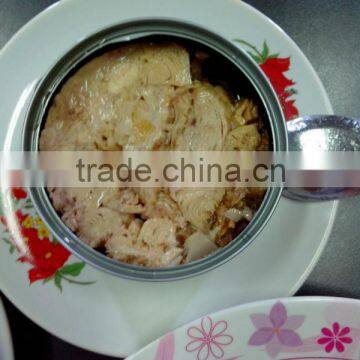 Canned tuna chunks in vegetable oil