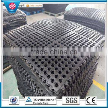 China factory of rubber hole mat porous water proof outdoor rubber grass mat