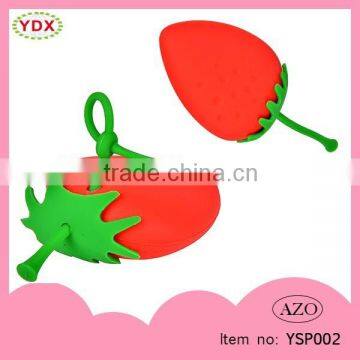 New Arrival lovely strawberry shape silicone promotion gifts key cover