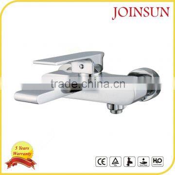 fashionable wall mounted Brass bathroom faucet