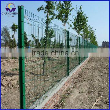 Factory Curvy Welded Triangular Bending Wire Mesh Fence for Gym photo-4
