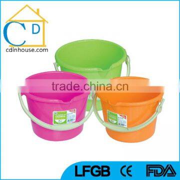 Sterilite Plastic Water Bucket with Pour Spout