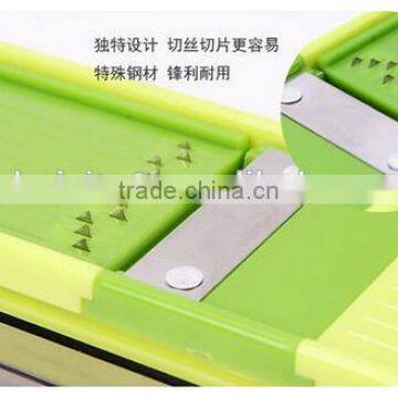Cy284 Multifunction Kitchen Vegetable Tool Plastic Garlic Press Grater With Storage for Garlic Ginger photo-5