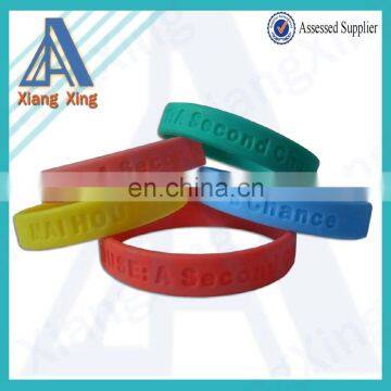 Promotional Debossed inkfilled logo cheap silicone wristbands