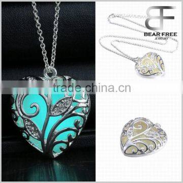 Alloy Luminous glow in the dark heart locket charm pendant ladies jewelry necklace