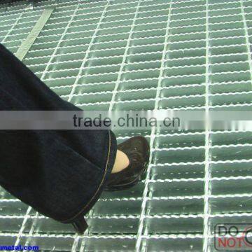 Heavy duty 30mm pitch steel bar grating