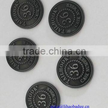 High-quality antique black plating metal brandy bottle label