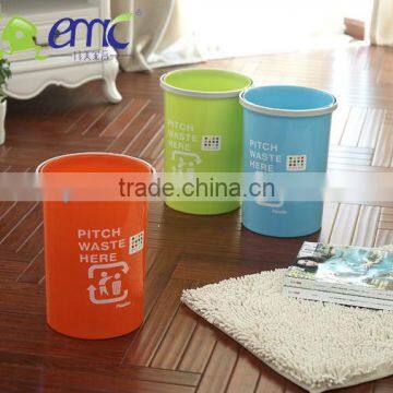 Plastic colorful trash can with handle