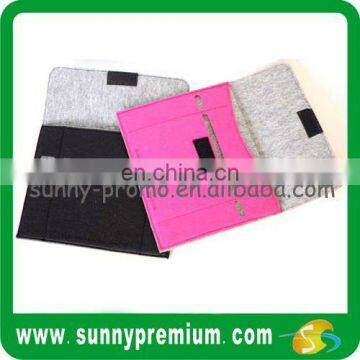 100% recycled felt laptop sleeve with closed