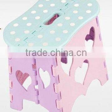 Hexing Plastic Peanut-shaped foldable stool