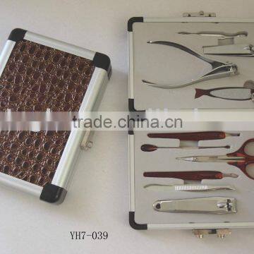 aluminum case manicure set