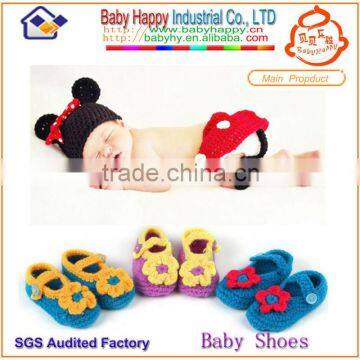 woolen crochet knitting baby shoes and hat