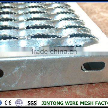 galvanized steel perforated walkway/antiskid floor/aluminum anti-skidding plate