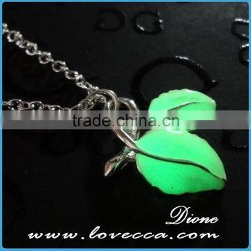 Wholesale Leaf Pendants Necklace Glow in the Dark Necklace With Luminous Stone photo-2