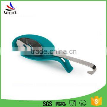 Factory direct High quality food grade heat resistant non-stick silicone spoon rest.