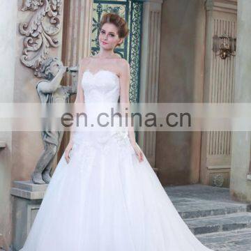 Modern Sleeveless Sweetheart Lace Applique Hand-made Flower Wedding Dress White photo-3