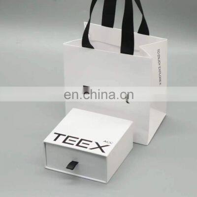 luxury  with handle for shopping bag with your own logo Recycled custom cardboard paper gift bag